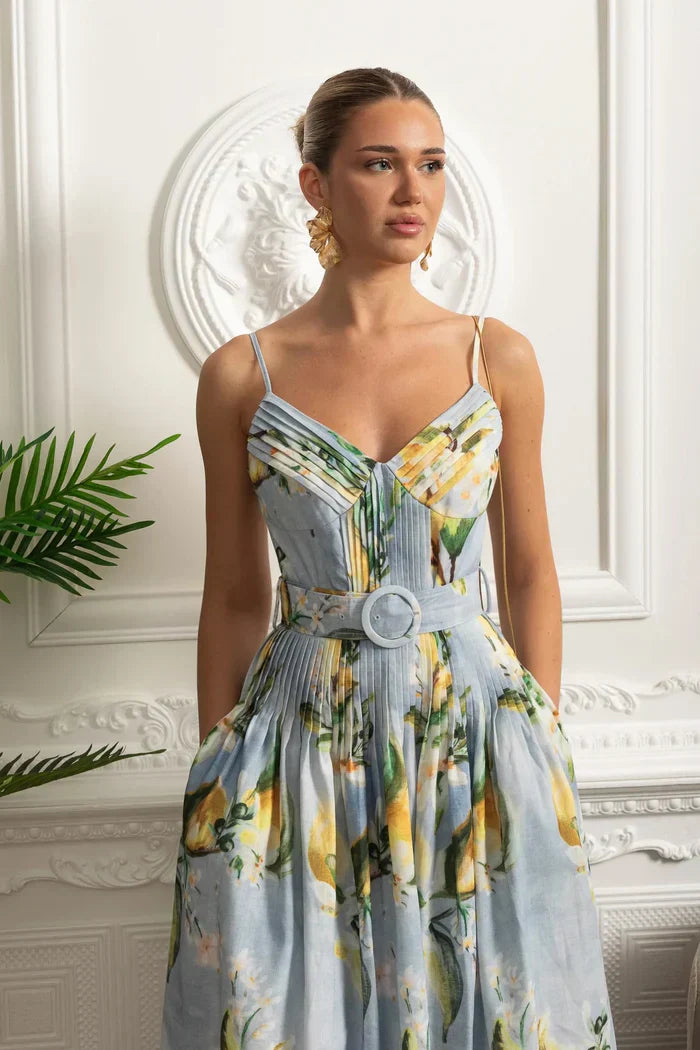 Vestido Longo Estampado – Alças Finas, Decote V, Cinto na Cintura e Saia A-Line