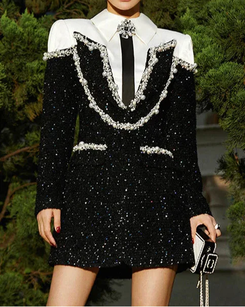 Vestido A-Line com Paetês e Bordado – Manga Longa, Gola Lapela e Design Bicolor