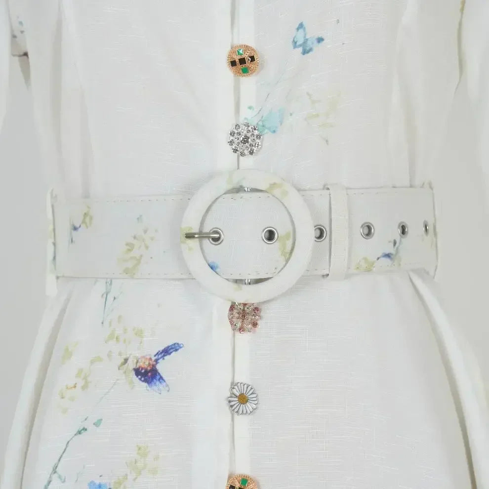 Vestido Azul Floral com Gola Alta e Cintura Império – Elegância Atemporal