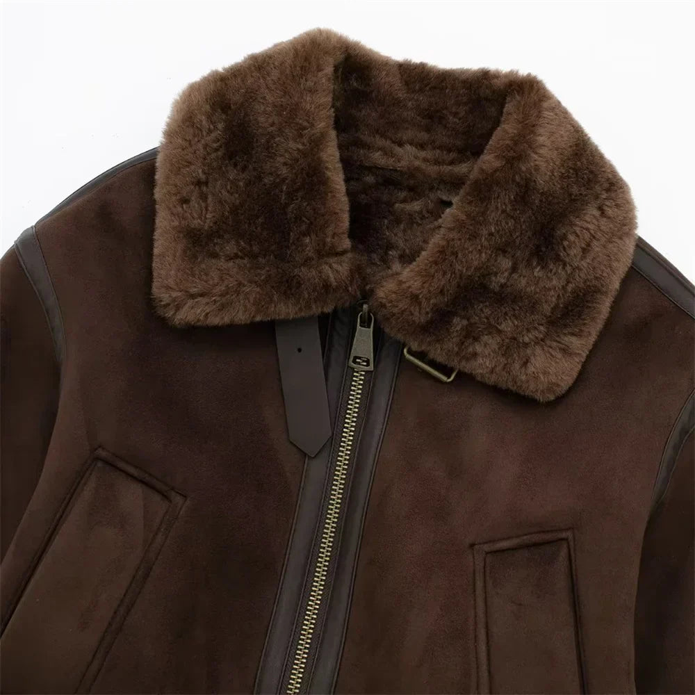Casaco Marrom com Gola de Pele – Elegância Urbana para o Inverno