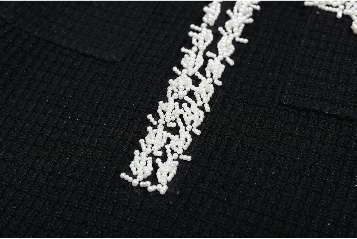 Vestido Bicolor – Decote V, Manga Longa, Slim Fit com Bolsos Bordados