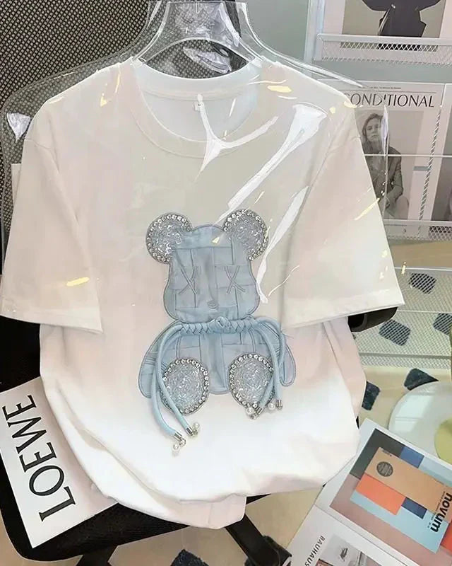 Camiseta com Bordado e Aplicações – Estilo Casual em Algodão Premium