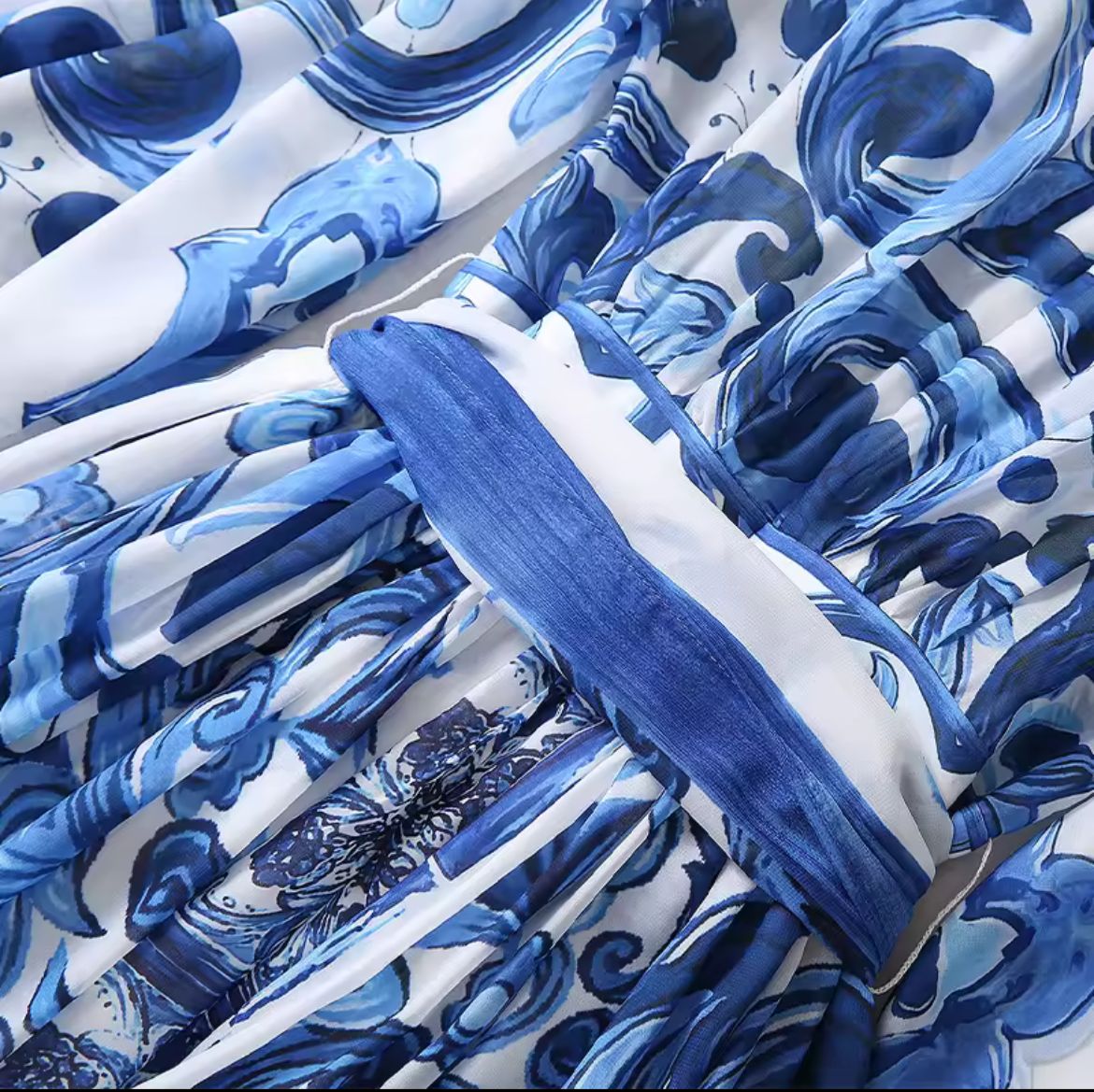 Vestido Longo Floral Estilo Porcelana – Elegância Atemporal