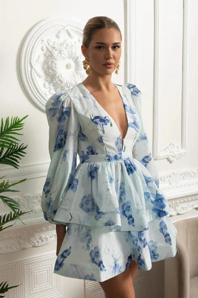 Vestido Curto Estampado – Decote V, Manga Bufante Lanterna e Saia em Camadas Estilo Cake, Cintura Império