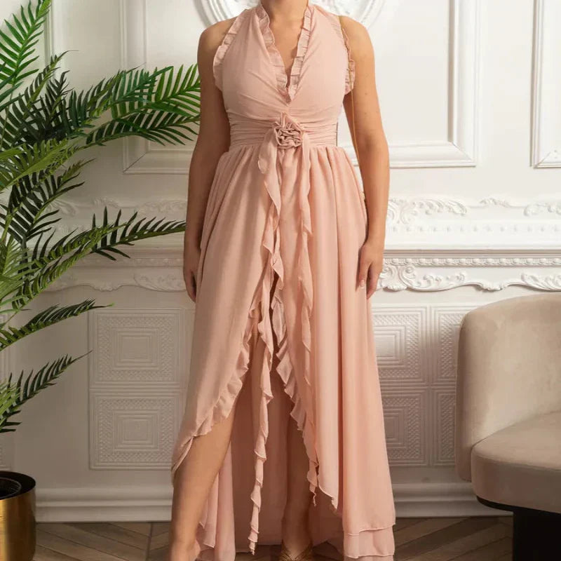 Vestido Longo – Elegante com Gola Halter, Decote com Babados, Cintura Franzida e Detalhe Floral