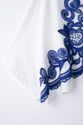 Conjunto Elegante – Camisa Bordada E Saia Plissada