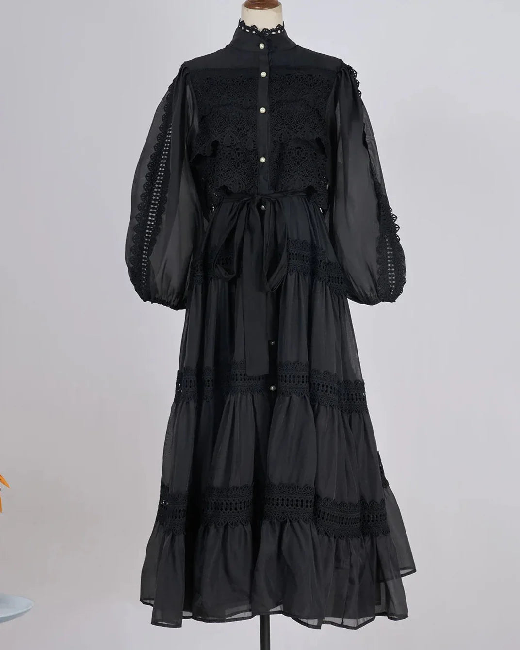 Vestido Lumière – Edição Exclusiva com Renda Bordada