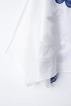 Conjunto Elegante – Camisa Bordada E Saia Plissada