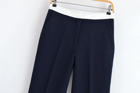 Conjunto Feminino Versátil – Blusa Básica com Recortes e Calça Reta Cintura Alta