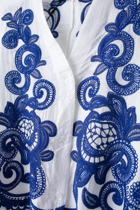Conjunto Elegante – Camisa Bordada E Saia Plissada