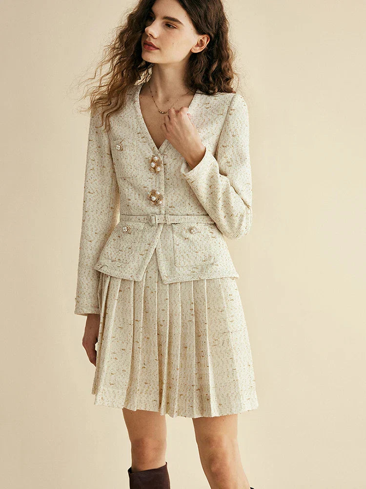 Conjunto de Tweed com Pedrarias – Blazer com Decote V e Saia Plissada de Cintura Alta