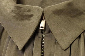 Jaqueta Bomber em Cetim Leve – Zíper Frontal e Detalhe Plissado, Casual e Elegante