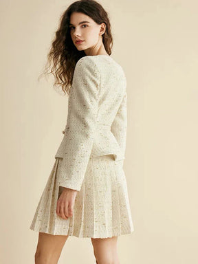 Conjunto de Tweed com Pedrarias – Blazer com Decote V e Saia Plissada de Cintura Alta