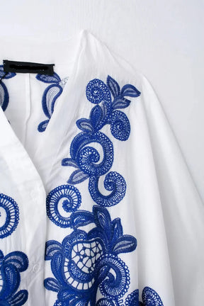 Conjunto Elegante – Camisa Bordada E Saia Plissada